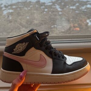 Nike Black and White Sneakers